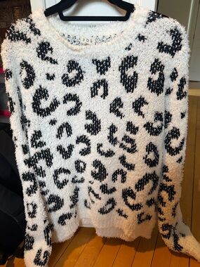 POL Fuzzy Leopard-Print Crew Sweater - White/Black